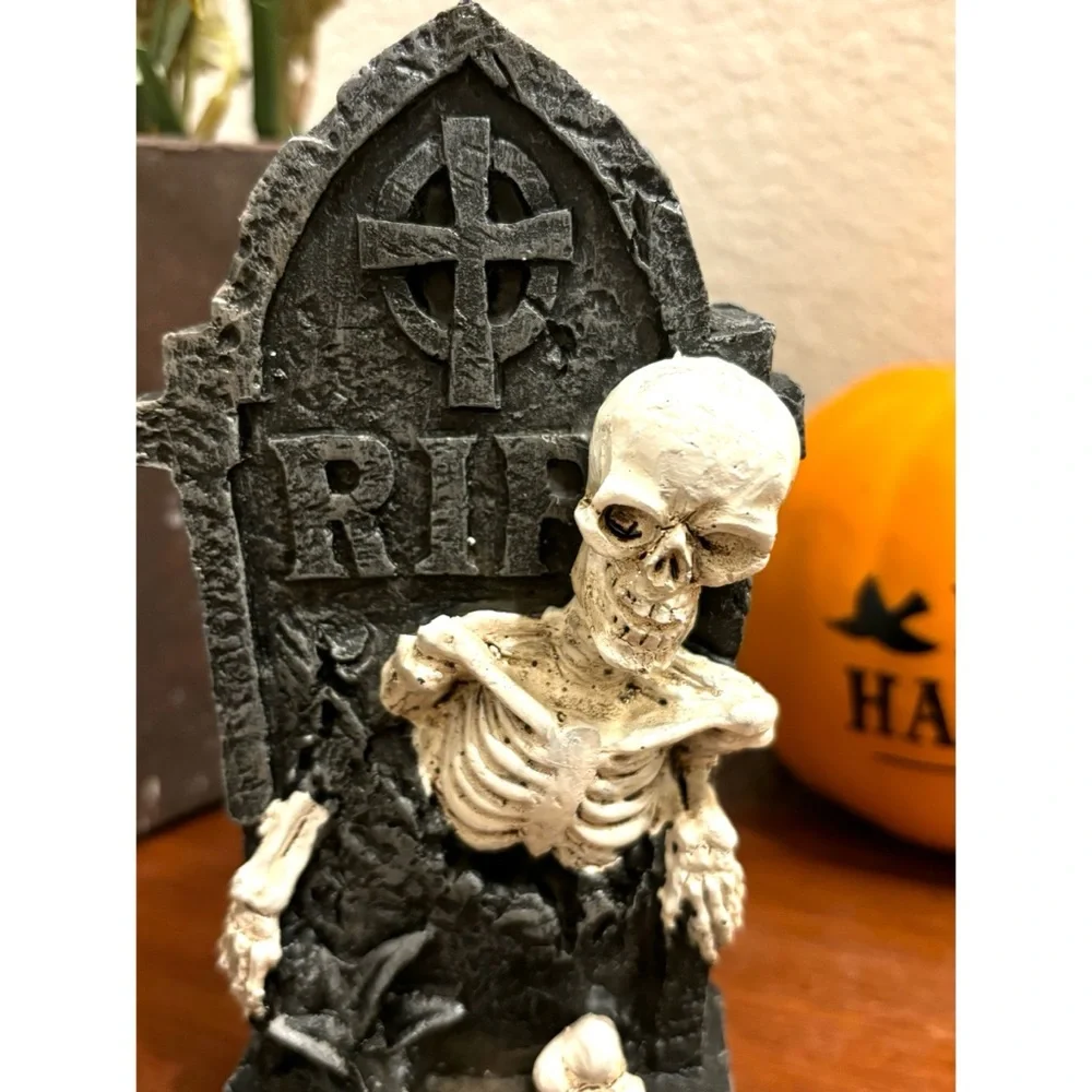 ☠️ NEW VIRAL TIKTOK HALLOWEEN RIP SKELETON ON TOMBSTONE CEMETERY FIGURE SPOOKY - Picture 2 of 8